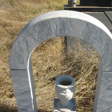 BERG Jan Johannes M., van den 1934 - &amp; Helena Hester V.D. BANK 1931-1987