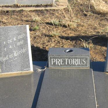 PRETORIUS Petrus H. 1927-1992 &amp; Maria M. HELM 1933-1998