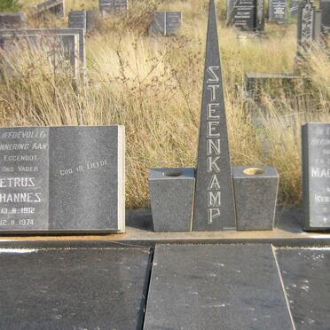 STEENKAMP Petrus Johannes 1912-1974 &amp; Magdalena Josina VAN WYK 1919-1979