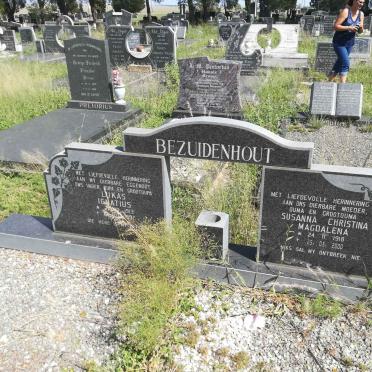 BEZUIDENHOUT Lukas Ignatius 1913-1991 &amp; Susanna Christina Magdalena 1918-2000