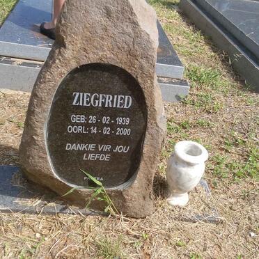 HUYSSTEEN Ziegfried, van 1939-2000