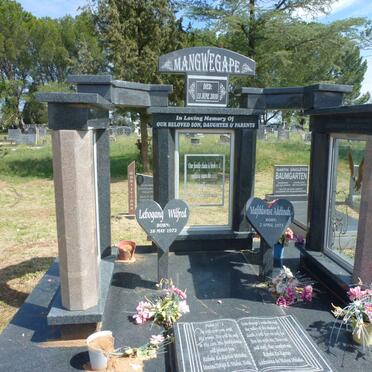 MANGWEGAPE Lebogang Wilfred 1972-2010 :: MANGWEGAPE Mafihlwase Adelinah 1973-2010