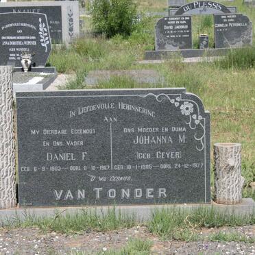 TONDER Daniel F., van 1903-1967 &amp; Johanna M. GEYER 1905-1977