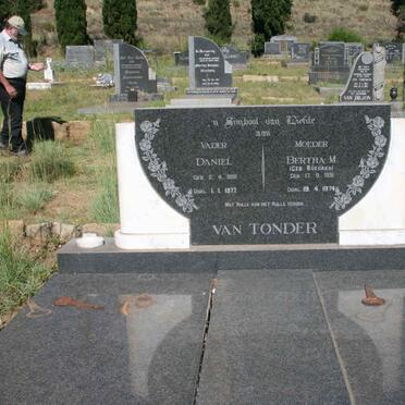 TONDER Daniel, van 1891-1977 &amp; Bertha M. BOECKER 1891-1974