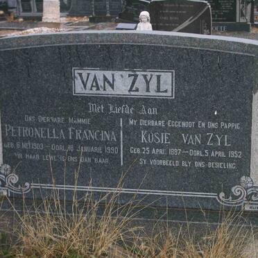 ZYL Kosie, van 1887-1952 &amp; Petronella Francina 1903-1990