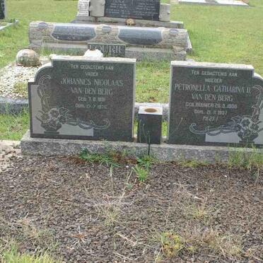 BERG Johannes Nicolaas, van den 1891-1976 &amp; Petronella Catharina D. BOUWER 1906-1957