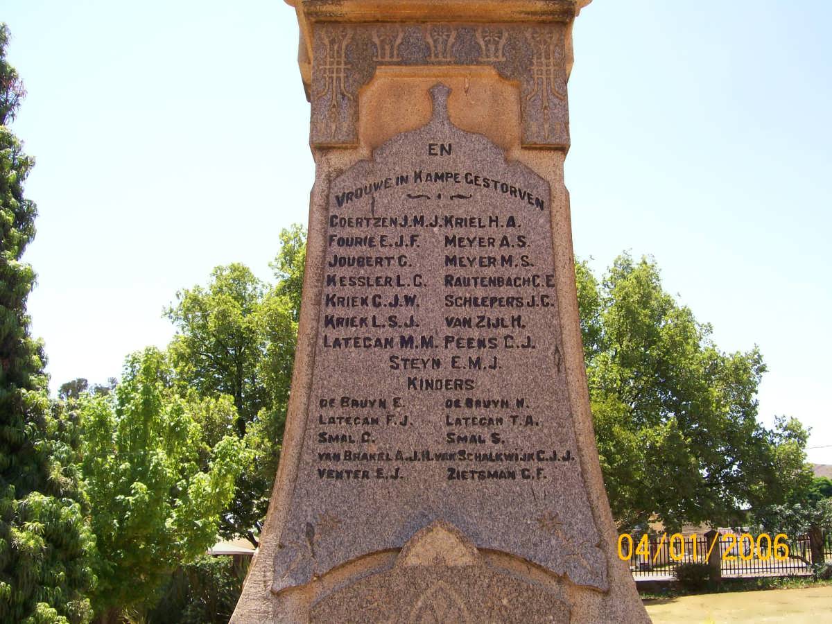 05. Memorial plaque / Gedenkplaat - Vroue en kinders in kampe gesterf