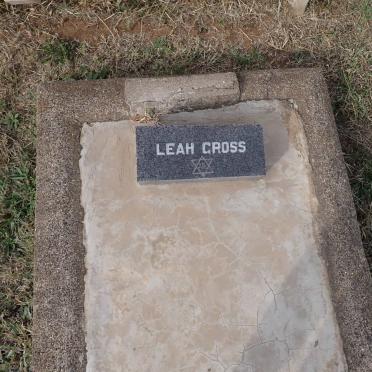 CROSS Leah