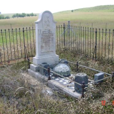 Free State, HARRISMITH district, Warden, Groot Dam 203, farm cemetery