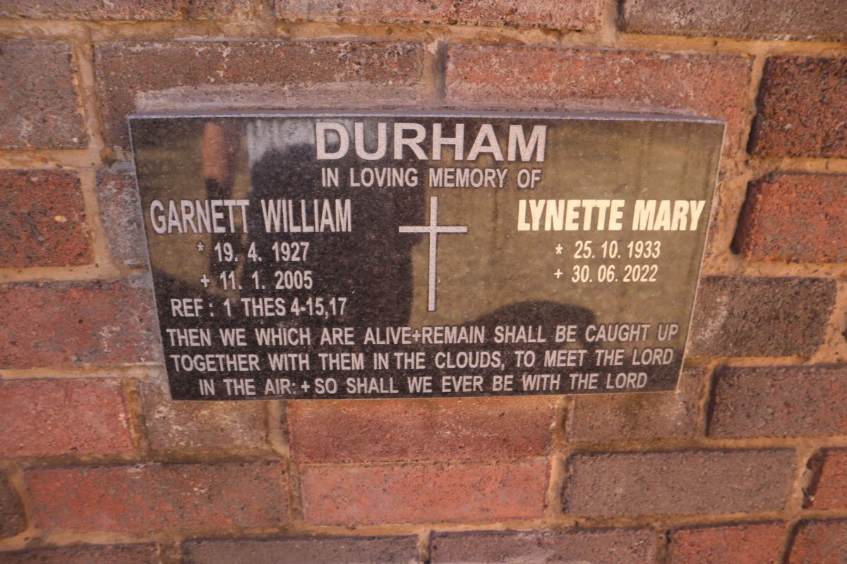 DURHAM Garnett William 1927-2005 & Lynette Mary 1933-2022