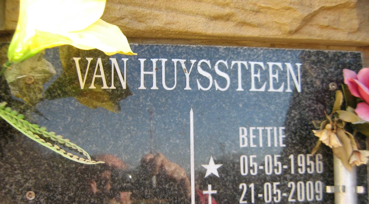 HUYSSTEEN Bettie, van 1956-2009