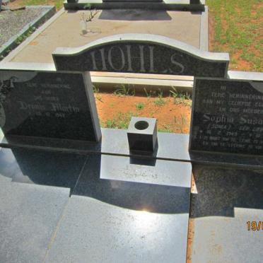 HOHLS Dennis Martin 1942- &amp; Sophia Susanna LIEBENBERG 1949-1995