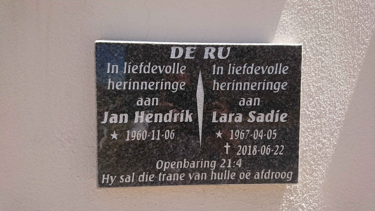 RU Jan Hendrik, de 1960- &amp; Lara Sadie 1967-2018