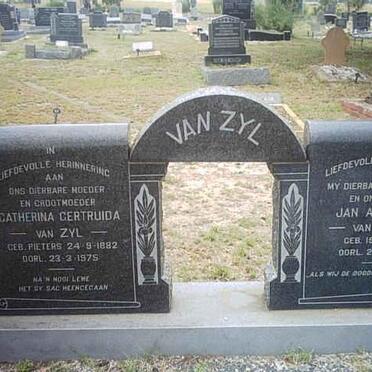 ZYL Jan Abraham, van 1873-1952 &amp; Catherina Gertruida PIETERS 1882-1975