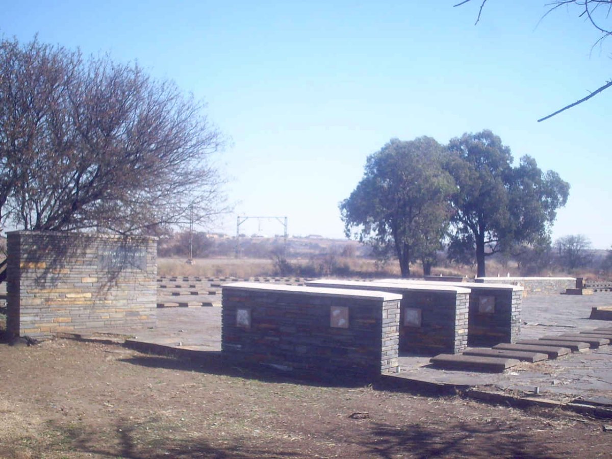 4. Kerkhofoorsig / Cemetery Overview