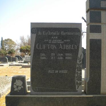 HOVEN Clifton Aubrey, van der 1894-1980 &amp; Helena Susanna DELPORT 1895-1956 