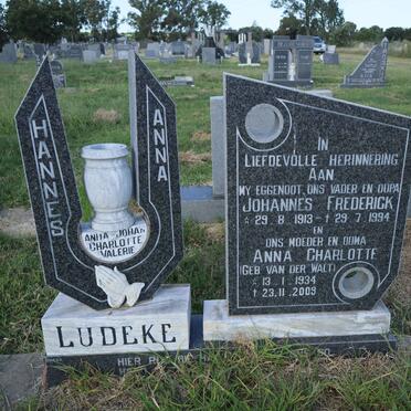 LUDEKE Johannes Frederick 1913-1994 &amp; Anna Charlotte VAN DER WALT 1934-2009