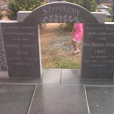 STEENKAMP Johannes Albertus 1907-1962 &amp; Maria Magdalena GELDENHUYS 1908-1981