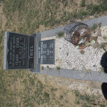 THIEL Frank Frederick 1926-1995 &amp; Kay 1922-1999 :: THIEL Frank Edwin 1954-1954