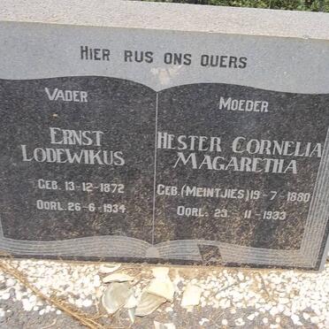 ? Ernst Lodewikus 1872-1934 &amp; Hester Cornelia Magaretha nee MEINTJIES 1880-1933