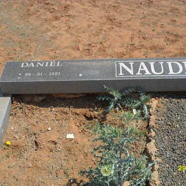 NAUDE Daniel 1921- &amp; Louisa FOURIE 1913-1996