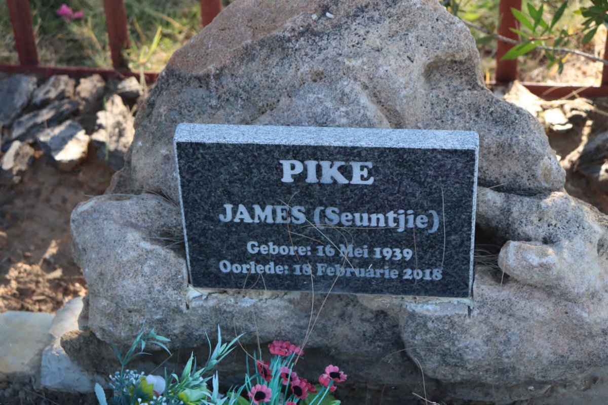 PIKE James 1939-2018
