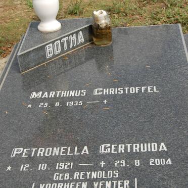 BOTHA Marthinus Christoffel 1935- &amp; Petronella Gertruida REYNOLDS voorheen VENTER 1921-2004