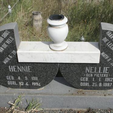 ? Hennie 1911-1994 &amp; Nellie PIETERS 1912-1987