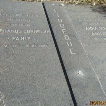 LINDEQUE Stephanus Cornelius 1935-2002 &amp; Anna Sophia SWANEPOEL 1936-1999