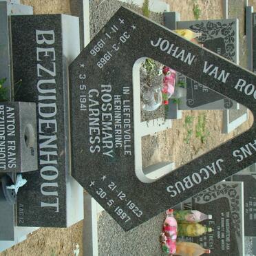 BEZUIDENHOUT Frans Jacobus 1923-1997 &amp; Rosemary Garness 1941-