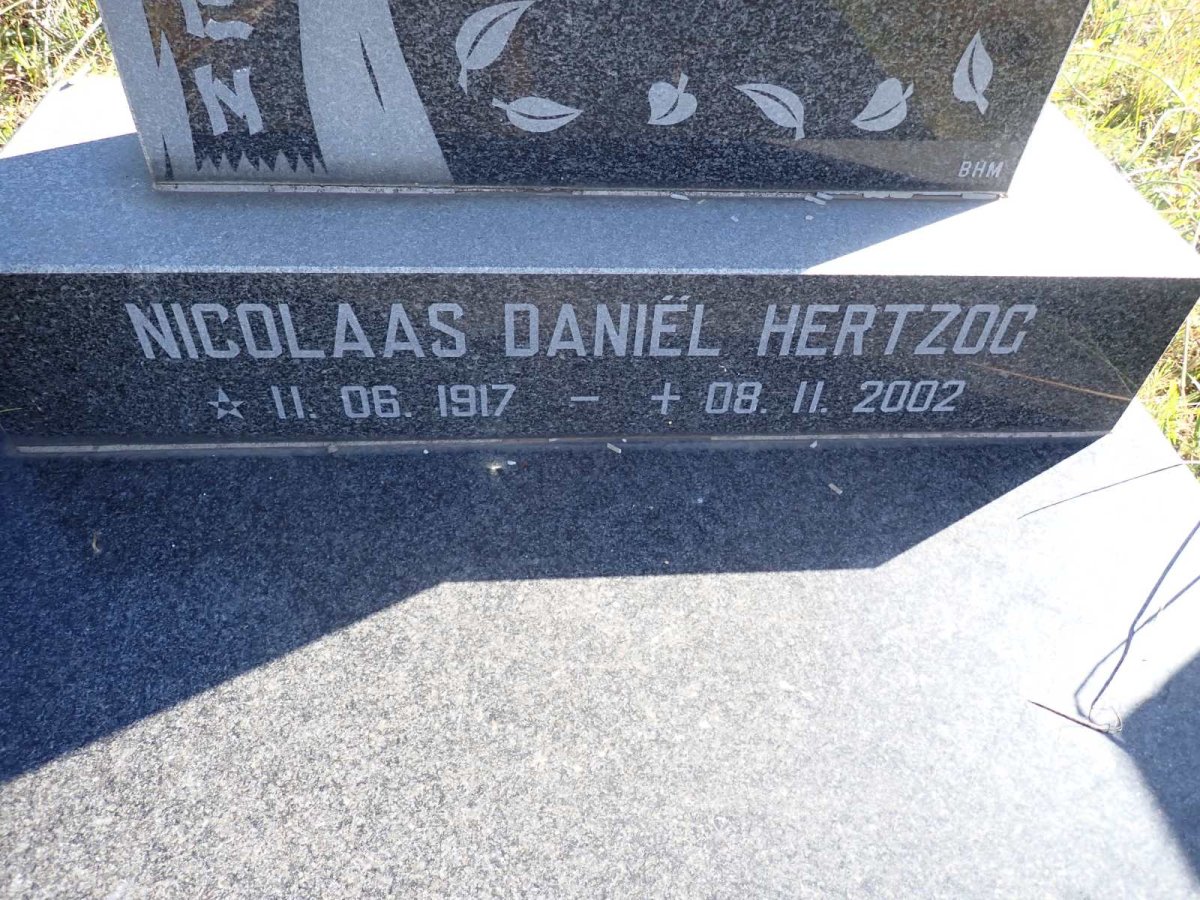 HERTZOG Nicolaas Daniel 1917-2002