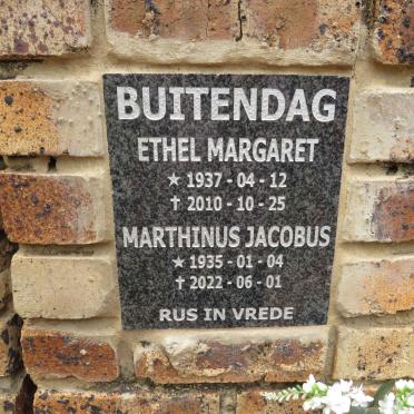 BUITENDAG Marthinus Jacobus 1935-2022 & Ethel Margaret 1937-2010