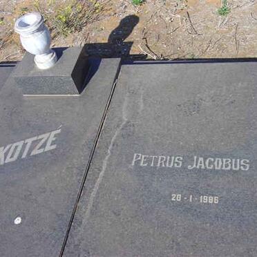 KOTZE Petrus Jacobus -1986 &amp; Sarah Johanna -1980