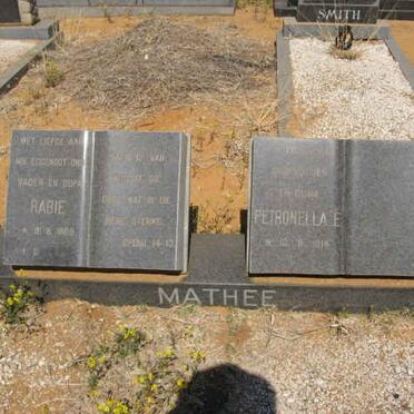 MATHEE Rabie 1909-?? &amp; Petronella E. 1914