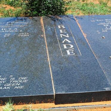 BENADE J.H.T.A. 1935-2000 &amp; M.J.C. VENTER 1944-