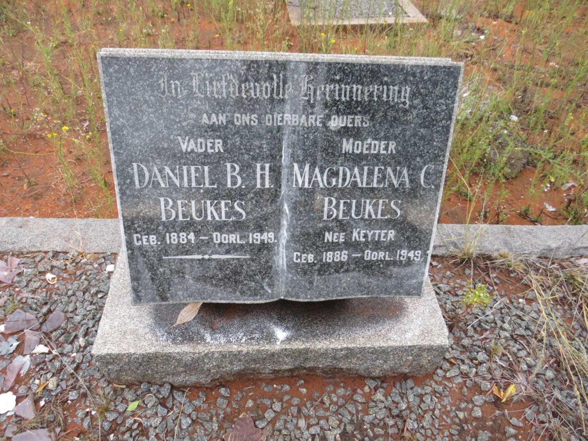 BEUKES Daniel B.H. 1884-1949 &amp; Magdalena C. KEYTER 1886-1949