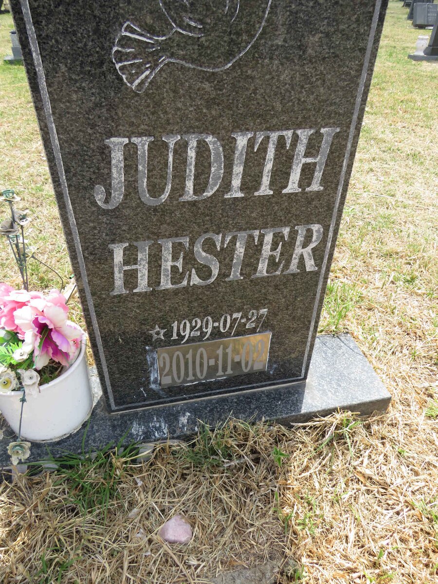 PIENAAR Louis Daniel 1930-2007 & Judith Hester 1929-2010 _2