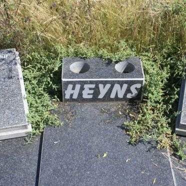 HEYNS Philip Henry 1929-2001 &amp; Susanna Elizabeth 1930-