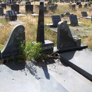 HOLTZHAUSEN Nollie 1924-1979