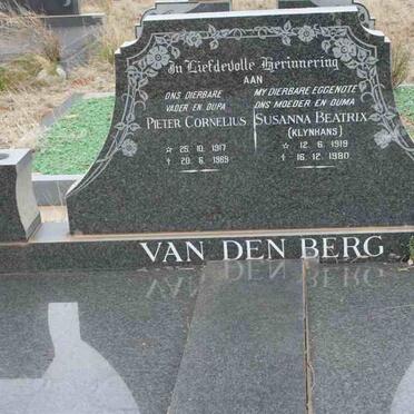 BERG Pieter Cornelius, van den 1917-1989 &amp; Susanna Beatrix KLYNHANS 1919-1980