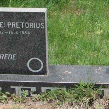 PRETORIUS J.J. 1903-1984 &amp; Erna M.C. PAULI 1905-1997