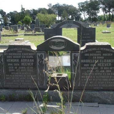 HEEVER Hendrik Adriaan, van den 1879-1950 &amp; Magdelena Elizabeth PIENAAR 1879-1964