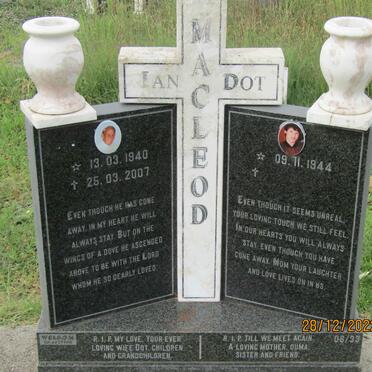 MACLEOD Ian 1940-2007 &amp; Dot 1944-