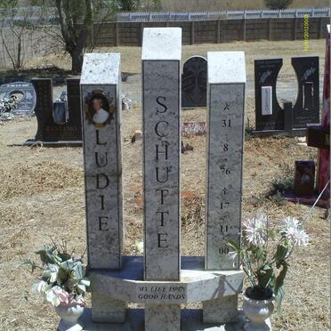 SCHUTTE Ludie 1976-2000