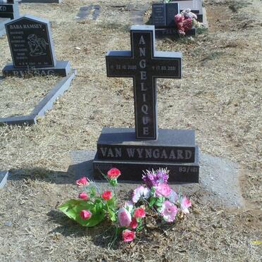 WYNGAARD Angelique, van 2000-2001