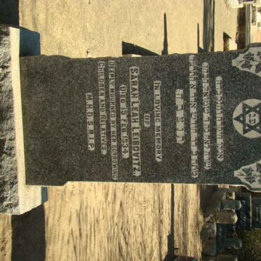 LIEBOVITZ Sarah Leah -1934