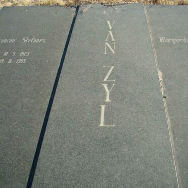 ZYL Francois Stefanes, van 1923-1995 &amp; Marguerite Florentine BOTHA 1935-