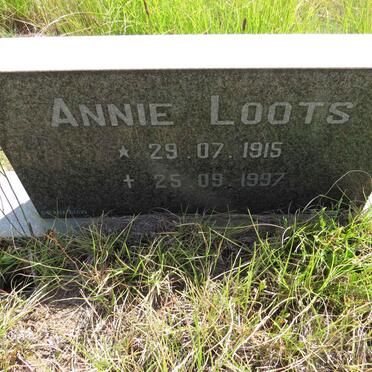 LOOTS Annie 1915-1997