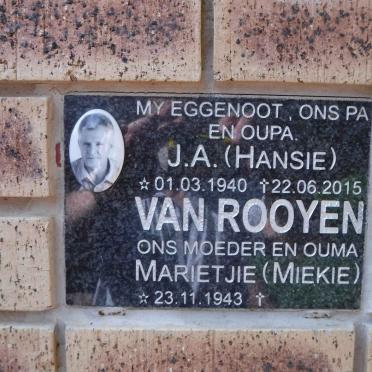 ROOYEN J.A., van 1940-2015 &amp; Marietjie 1943-