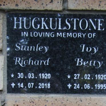 HUGKULSTONE Stanley Richard 1920-2018 &amp; Ivy Betty 1920-1995